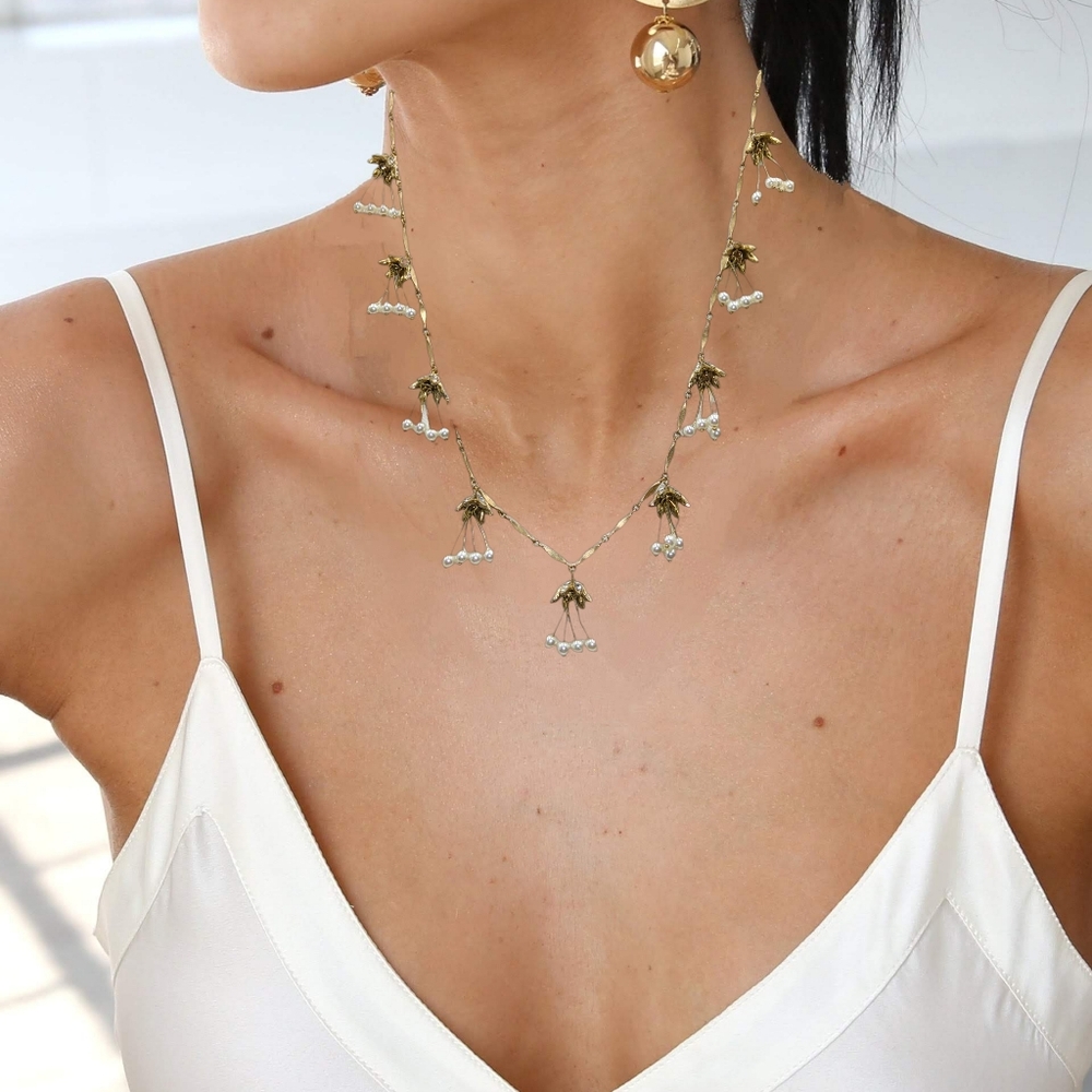 Elegant Gold Tone & Faux Pearls Necklace by Mythologie